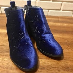 Yoki Blue “Velvet” Star Booties Size 7